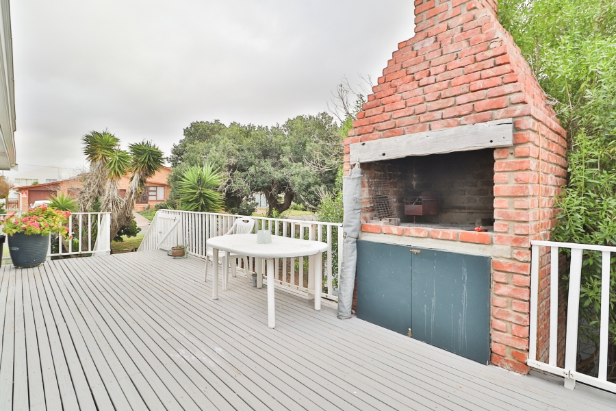 4 Bedroom Property for Sale in Stilbaai Wes Western Cape